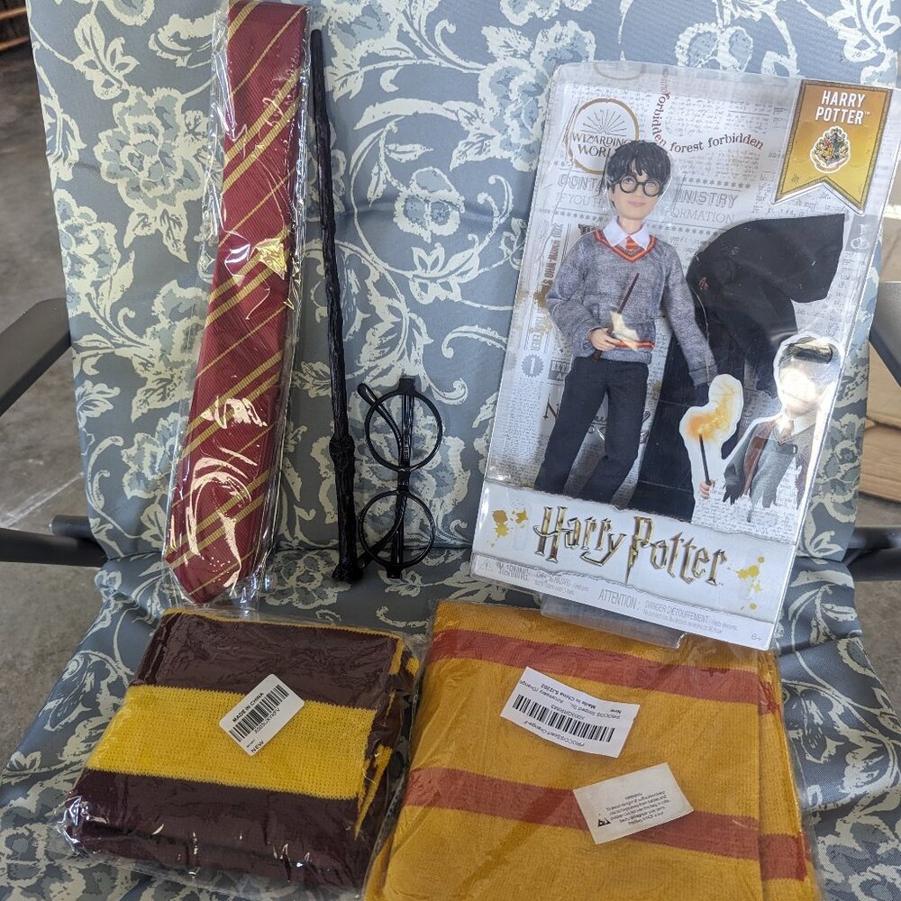 HARRY POTTER 10" Action Figure AND Wizard Costume Accessories Set - NEW!!